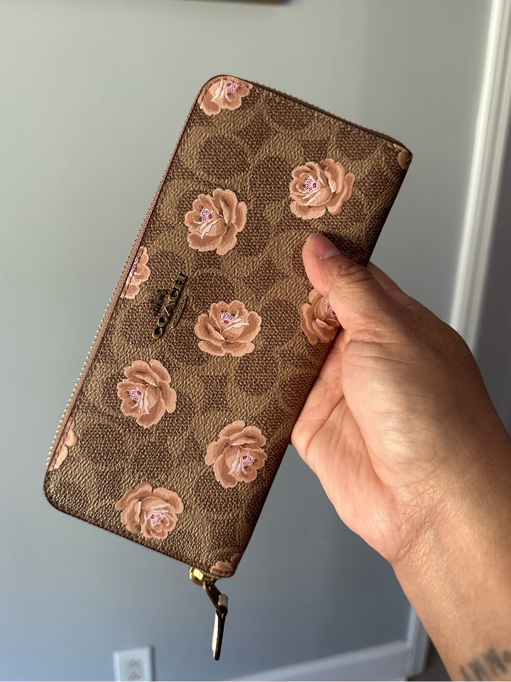 Coach Accordion Zip Wallet with Floral print - Picture 4 of 11